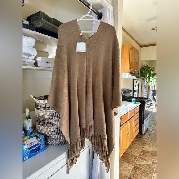 Shiraleah Rowan Poncho in tan. - Picture 3 of 4
